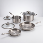 Titan-Kochgeschirr-Set, 8-teilig – Perspektivansicht