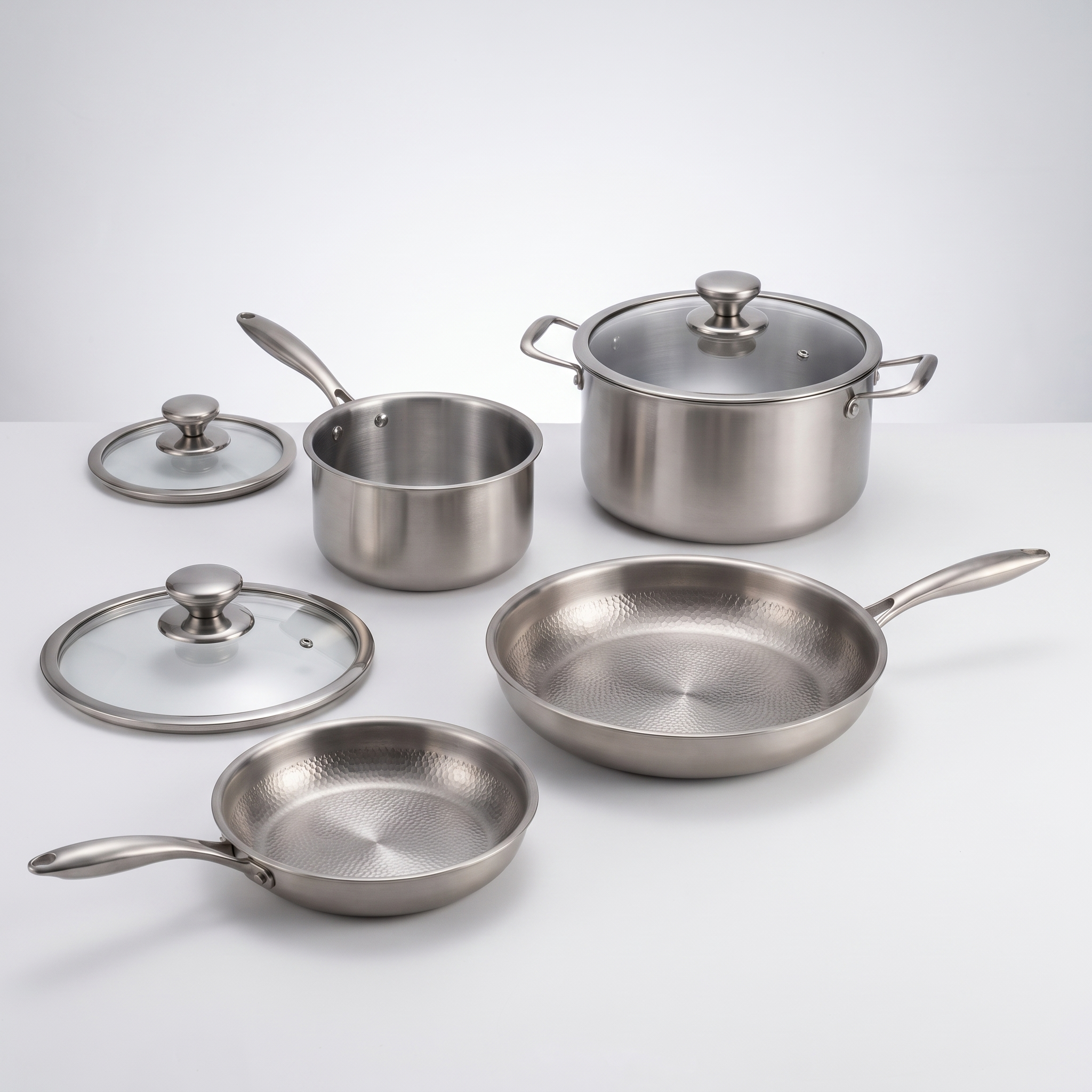 Titan-Kochgeschirr-Set, 8-teilig – Perspektivansicht