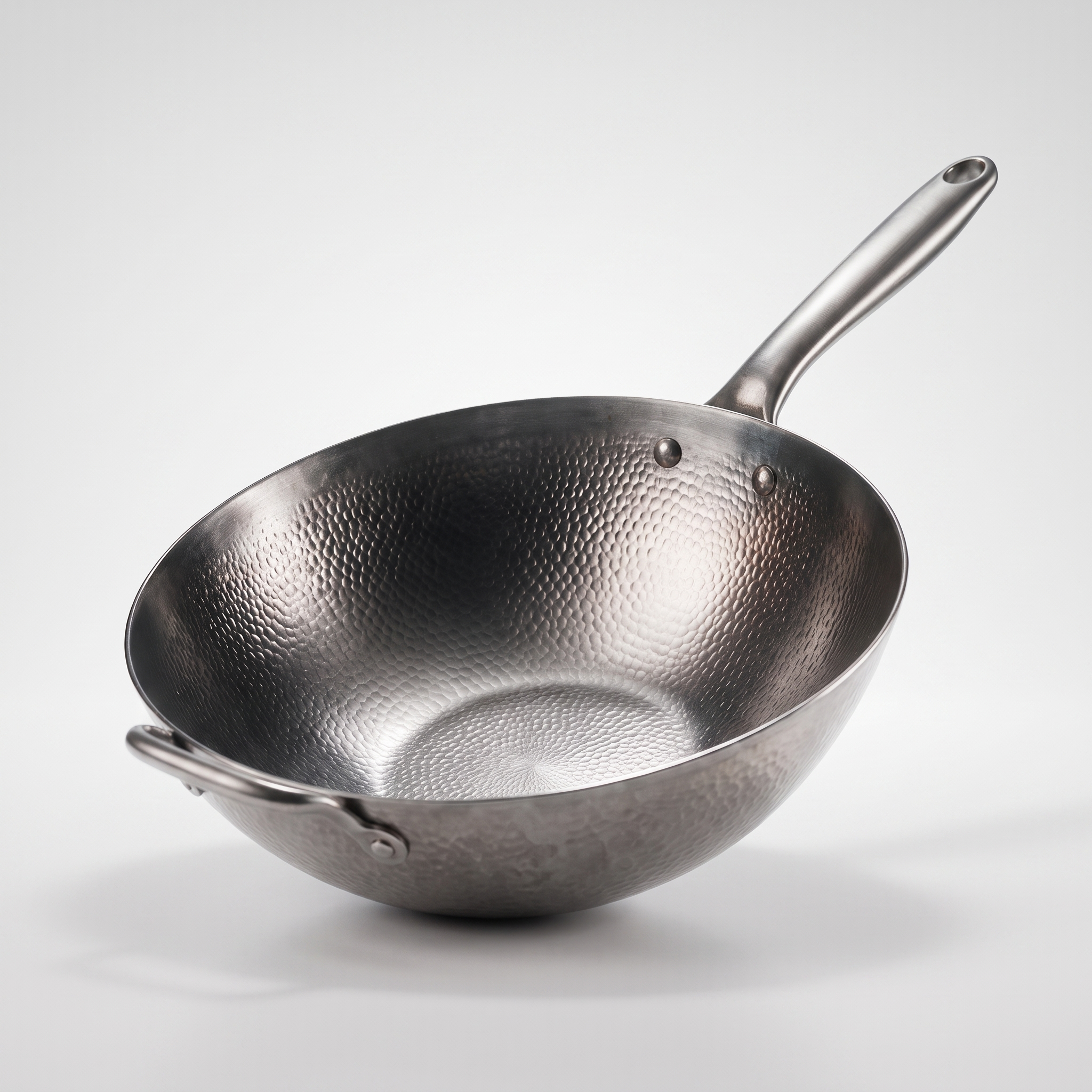 Handgehämmerter Titan-Wok – Perspektivansicht